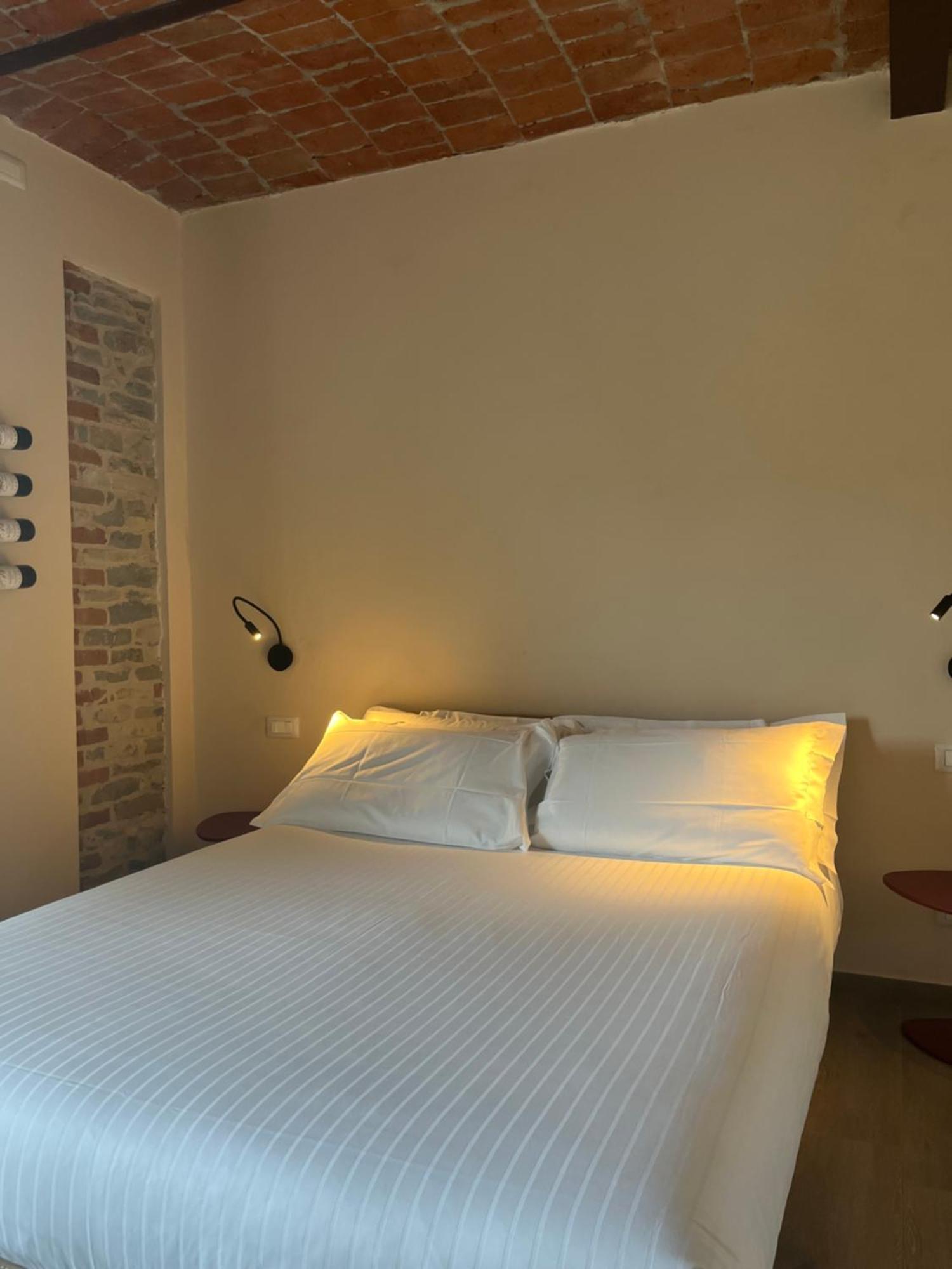 Le Cornici - Cascina Di Charme Hotel Diano d'Alba Exterior photo